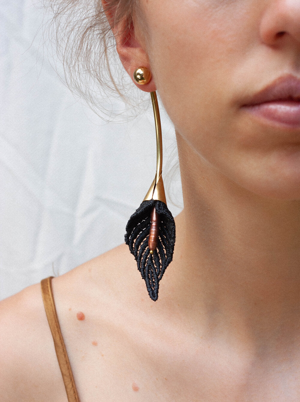 Calla lily earrings hotsell